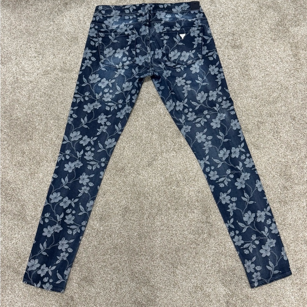 GUESS JEANS EUC!! SIZE 30